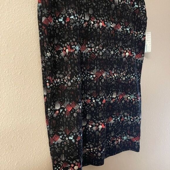 LulaRoe- stretchy Cassie pencil skirt - Picture 2 of 7